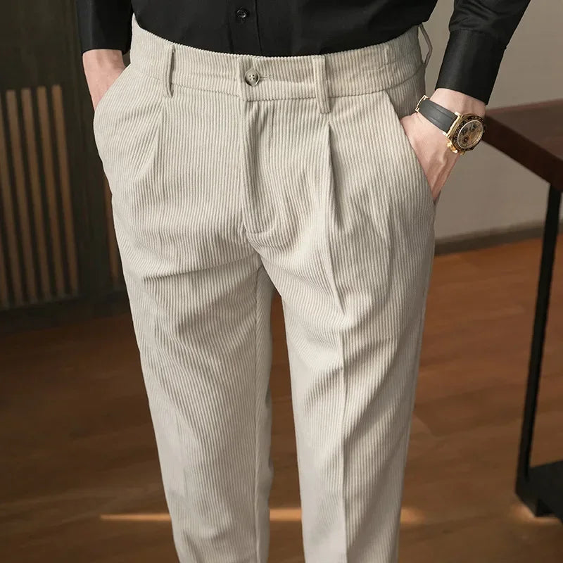 AUGUST: Elegante Cordhose