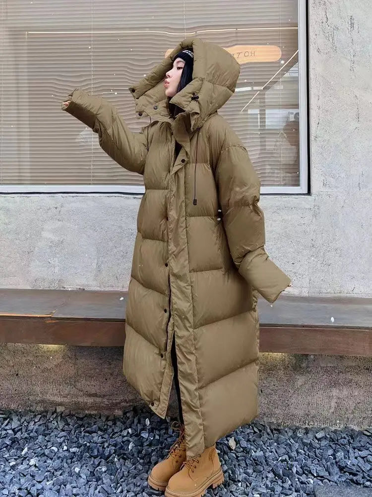 ModeGeist | Lange Pufferjacke mit Kapuze für Damen - Winter