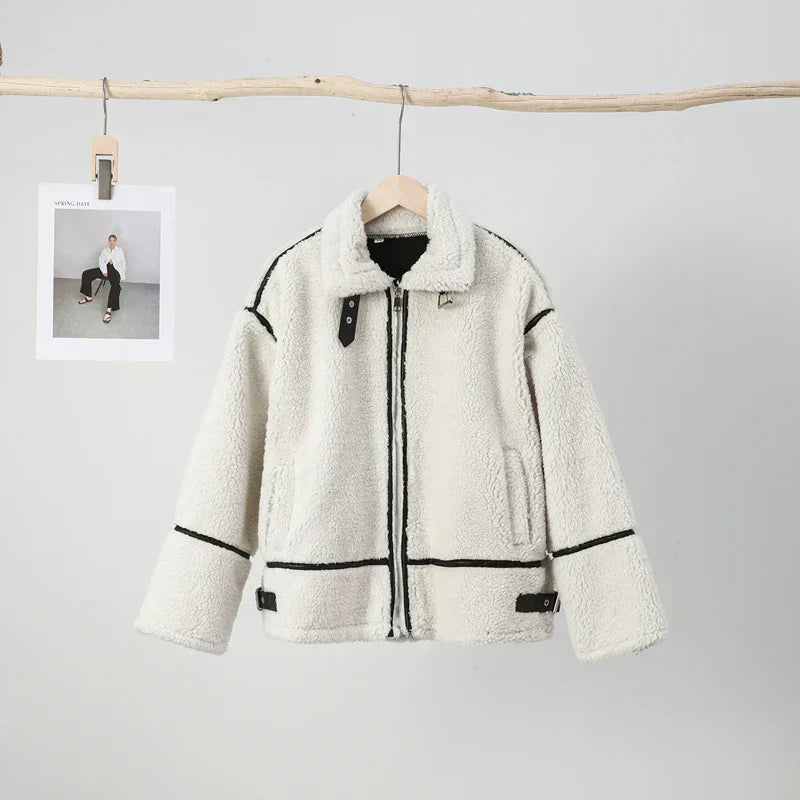 ModeGeist | Lässiger Lambswool Mantel