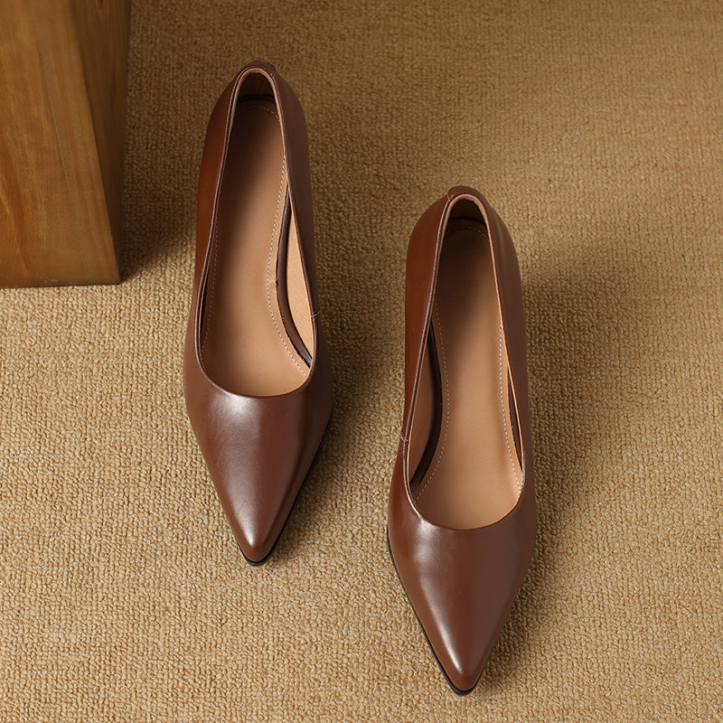 MODEGEIST Damen Slip-On Business-Pumps Blockabsatz Spitze Tan