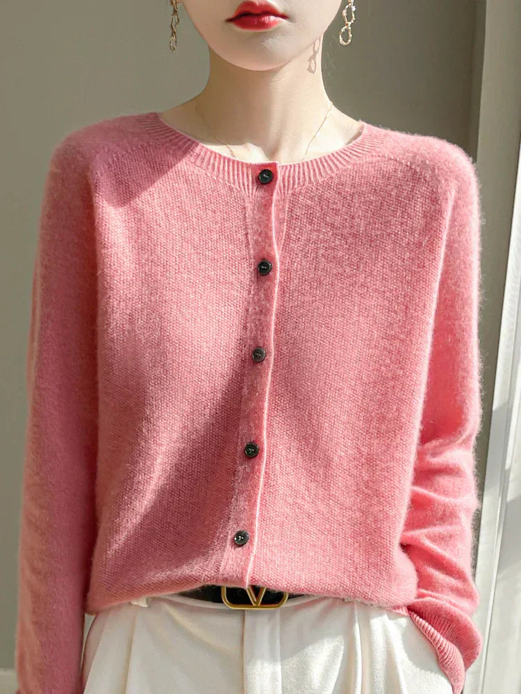 Kurze Damen-Strickjacke mit Knöpfen