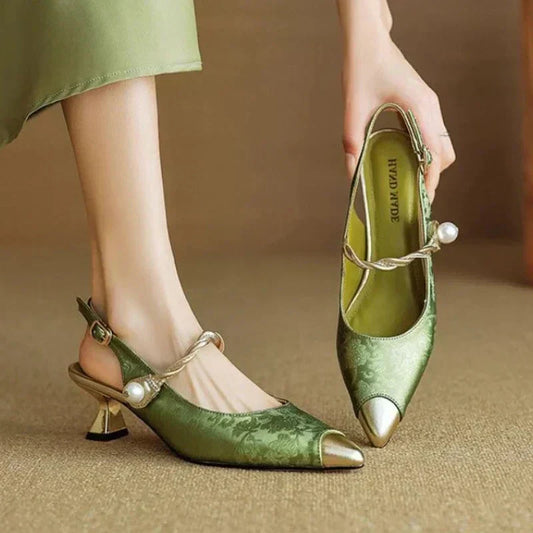 MODEGEIST Damen Slingback Pumps Kitten Heel Perlen Gold