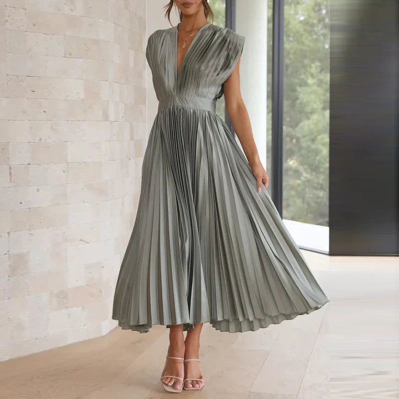 AROAs plissiertes Kleid mit Gürtel