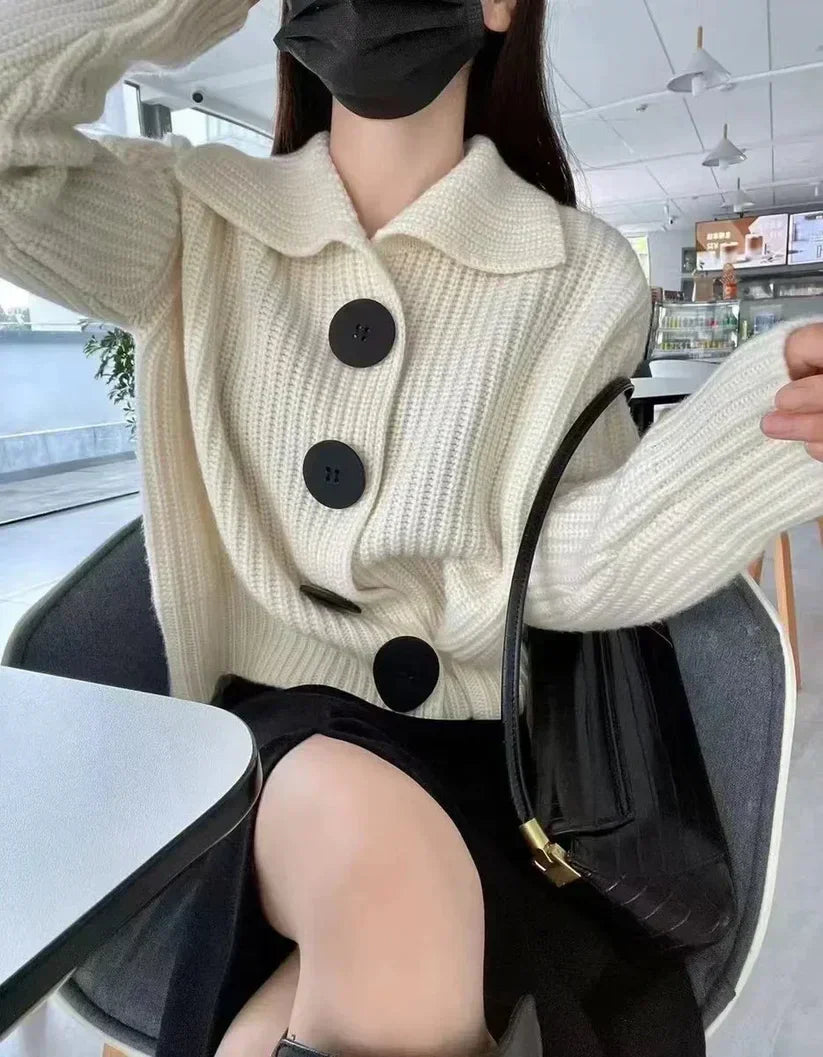 ModeGeist | Elegante Strickjacke mit Knopfverschluss