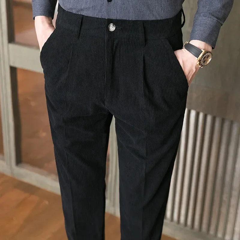AUGUST: Elegante Cordhose