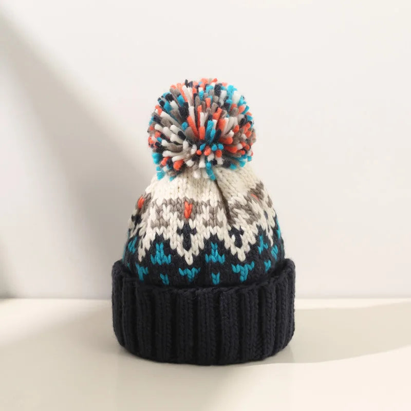 MODEGEIST Damen Winter-Mütze Schneeflocken-Muster Strick Bommel
