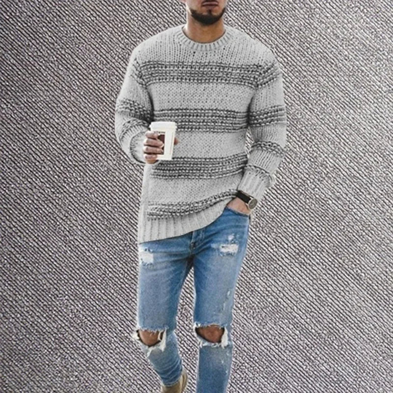 Herrenpullover mit Streifen