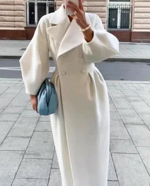 ModeGeist | Eleganter Wintermantel mit Doppelknöpfen