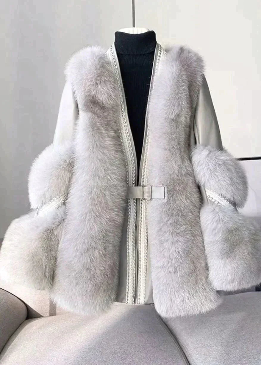 ModeGeist | Stilvolle Nerzhaarmäntel mit V-Ausschnitt und Patchwork