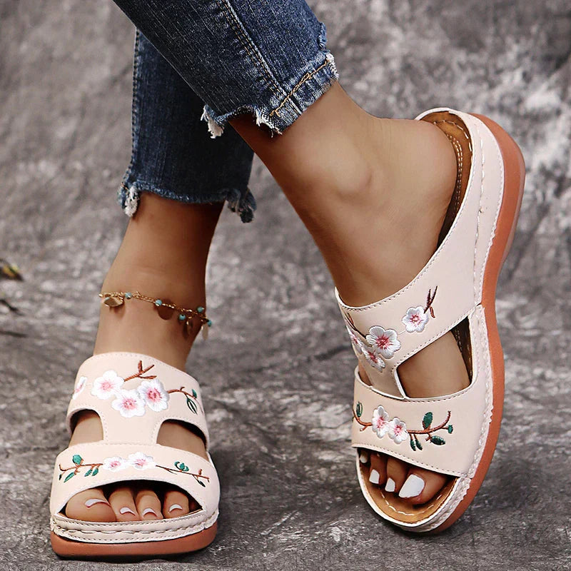 DIANA - Orthopädische Sandalen im Retro-Blumendesign