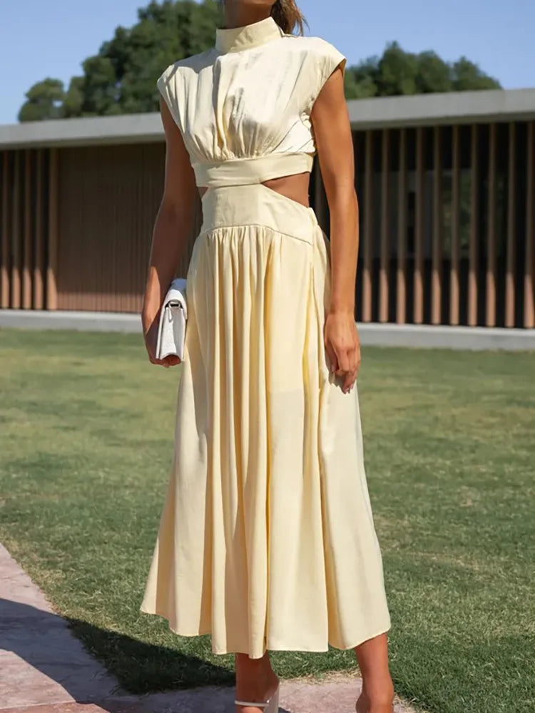 Elegantes Kleid mit Ausschnitten – Alexia