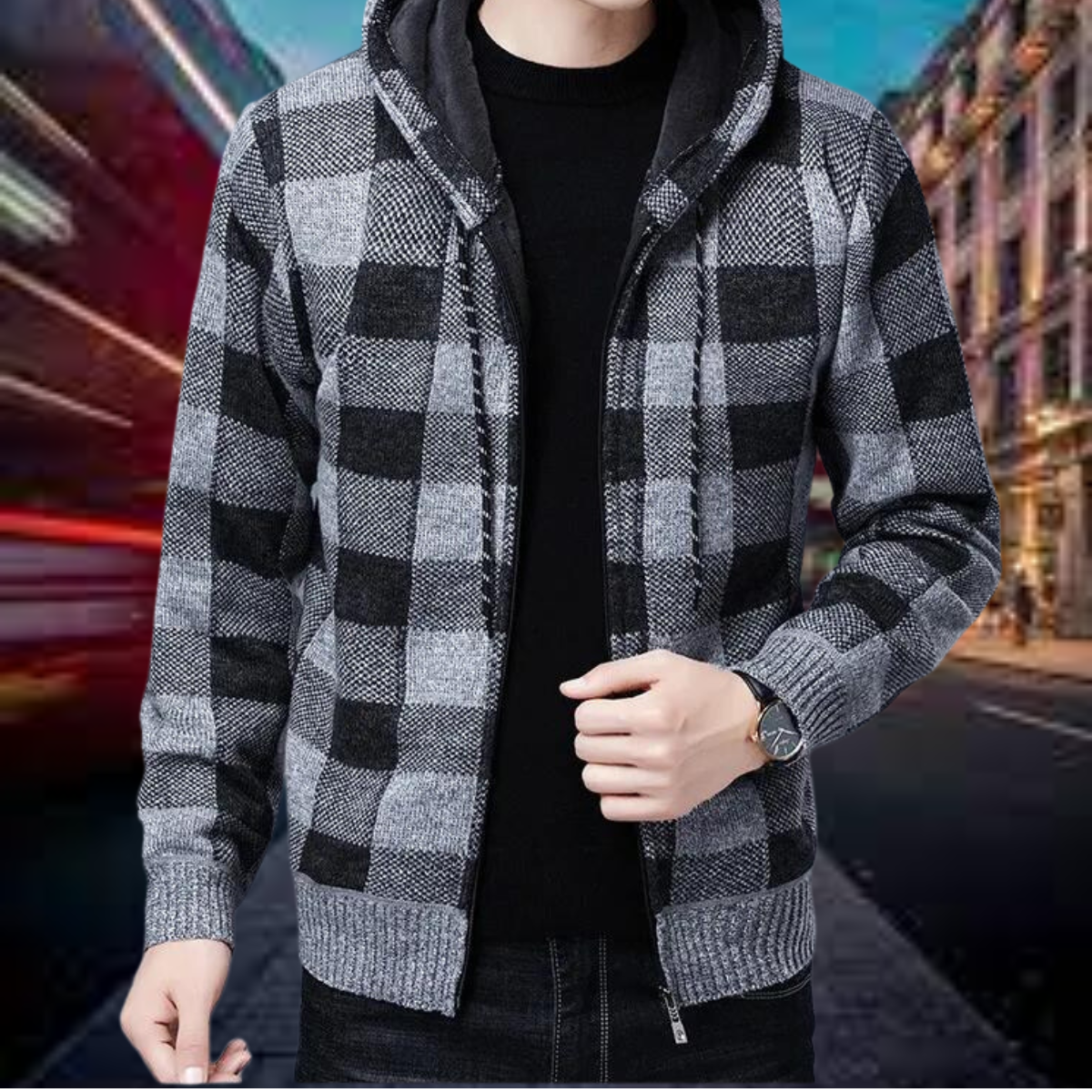 Hochwertige Strickjacke von Hyvaelis mit karierter Kapuze