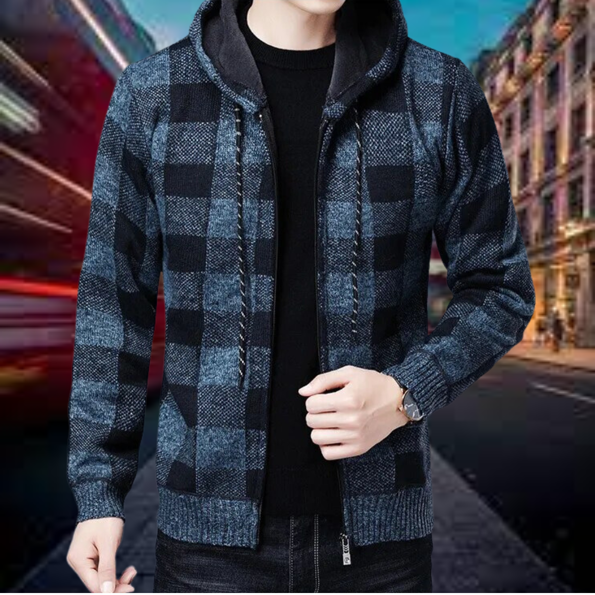 Hochwertige Strickjacke von Hyvaelis mit karierter Kapuze