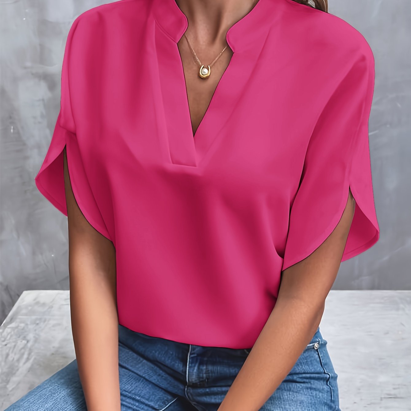 Damenbluse mit V-Ausschnitt, elegant drapierter Stoff