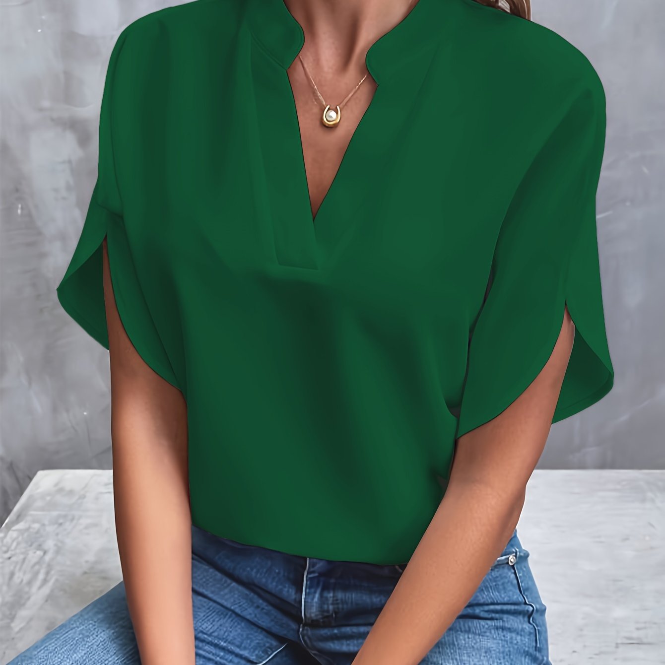 Damenbluse mit V-Ausschnitt, elegant drapierter Stoff