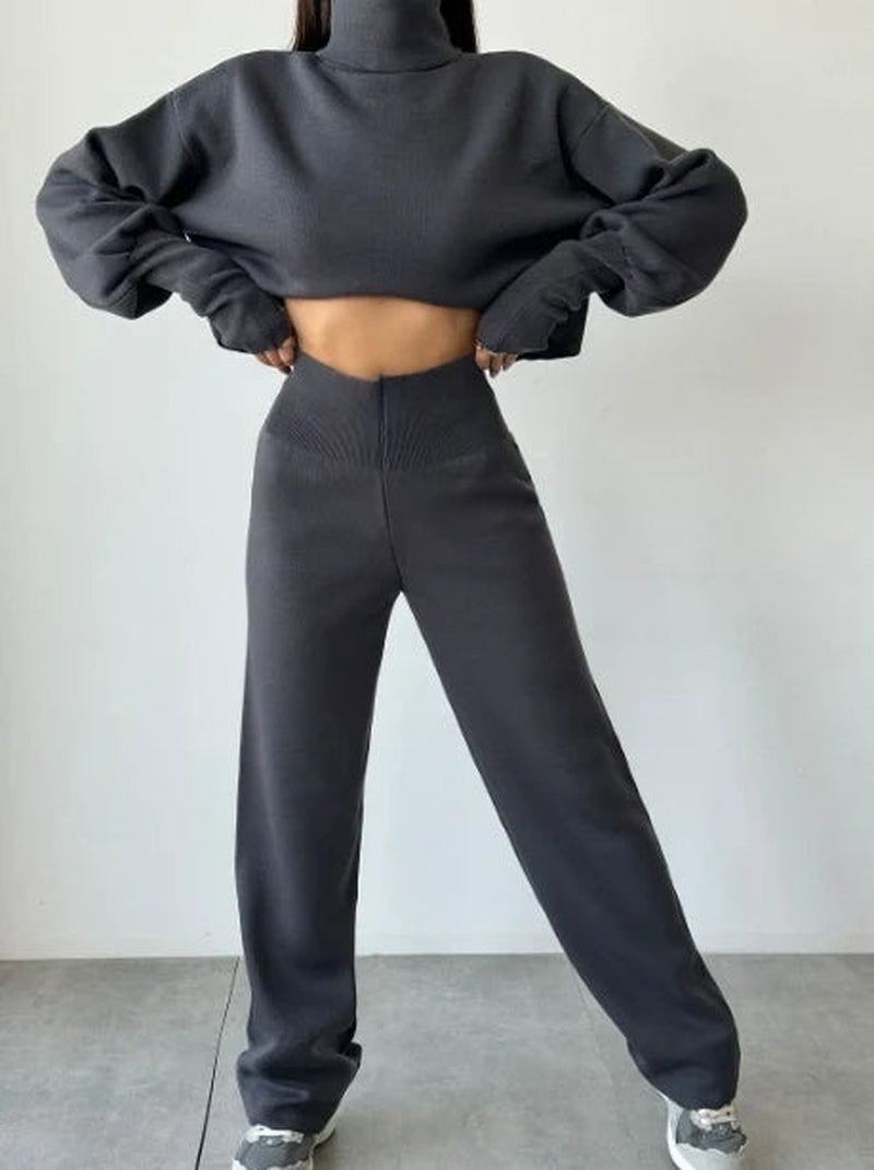Damen-Set Elena: Rollkragenpullover, Strickhandschuhe & Hose im eleganten Stil