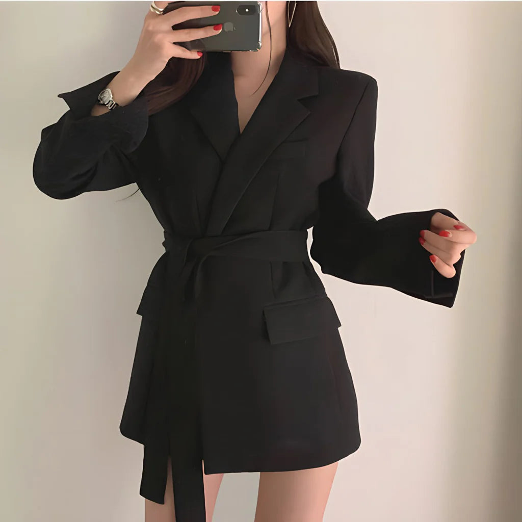 ModeGeist | Gürtel-Blazer – Elegante Struktur & Vielseitiger Stil