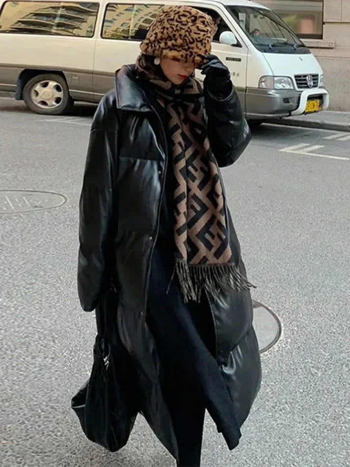 ModeGeist | Lange Leder-Pufferjacke mit Gürtel