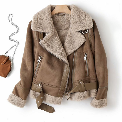 ModeGeist | Faux Schaffell Bikerjacke Reißverschlussdetail mit Gürtelabschluss