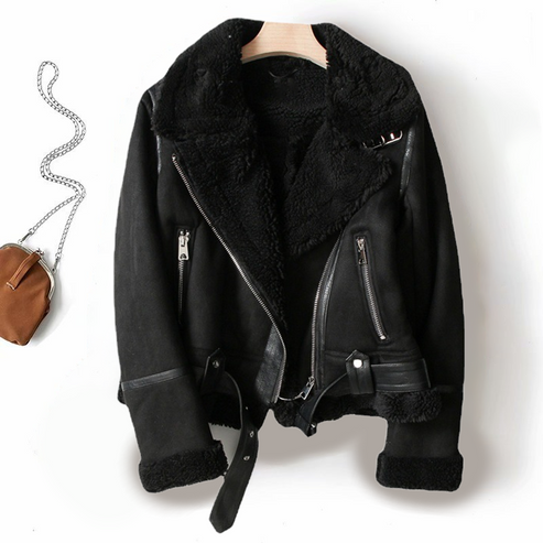 ModeGeist | Faux Schaffell Bikerjacke Reißverschlussdetail mit Gürtelabschluss