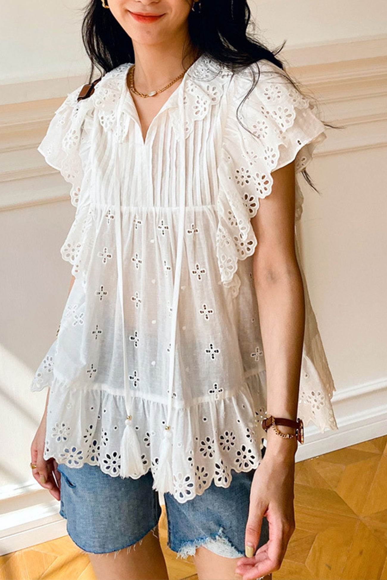 Bluse mit bestickter Spitze und Rüschenärmeln von Fudus