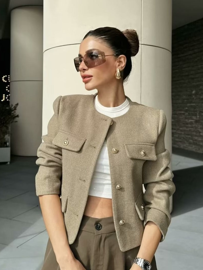 ModeGeist | Kurzgeschnittene Wolljacke Blazer mit Knopf und Taschen Detail