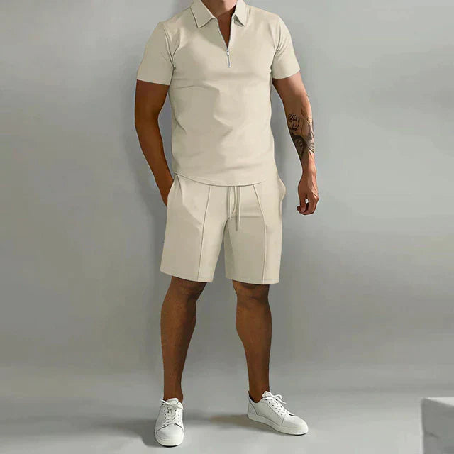 Elegantes Sommerset für Herren: Polohemd und Shorts in luxuriöser Qualität