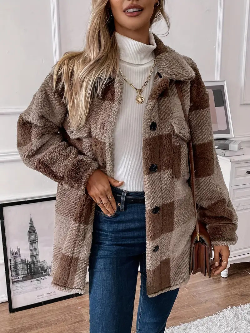 ModeGeist | Weicher Mantel mit Kariertem Muster und Knopfschluss Vorne