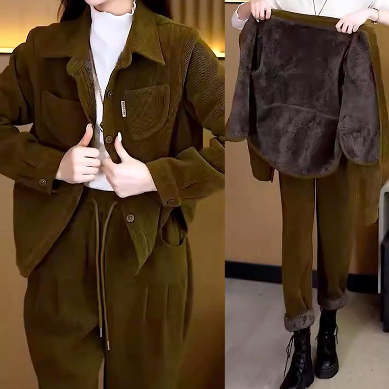 Damen Winterkostüm: Jacke und Hose im Vintage-Stil von Hellena