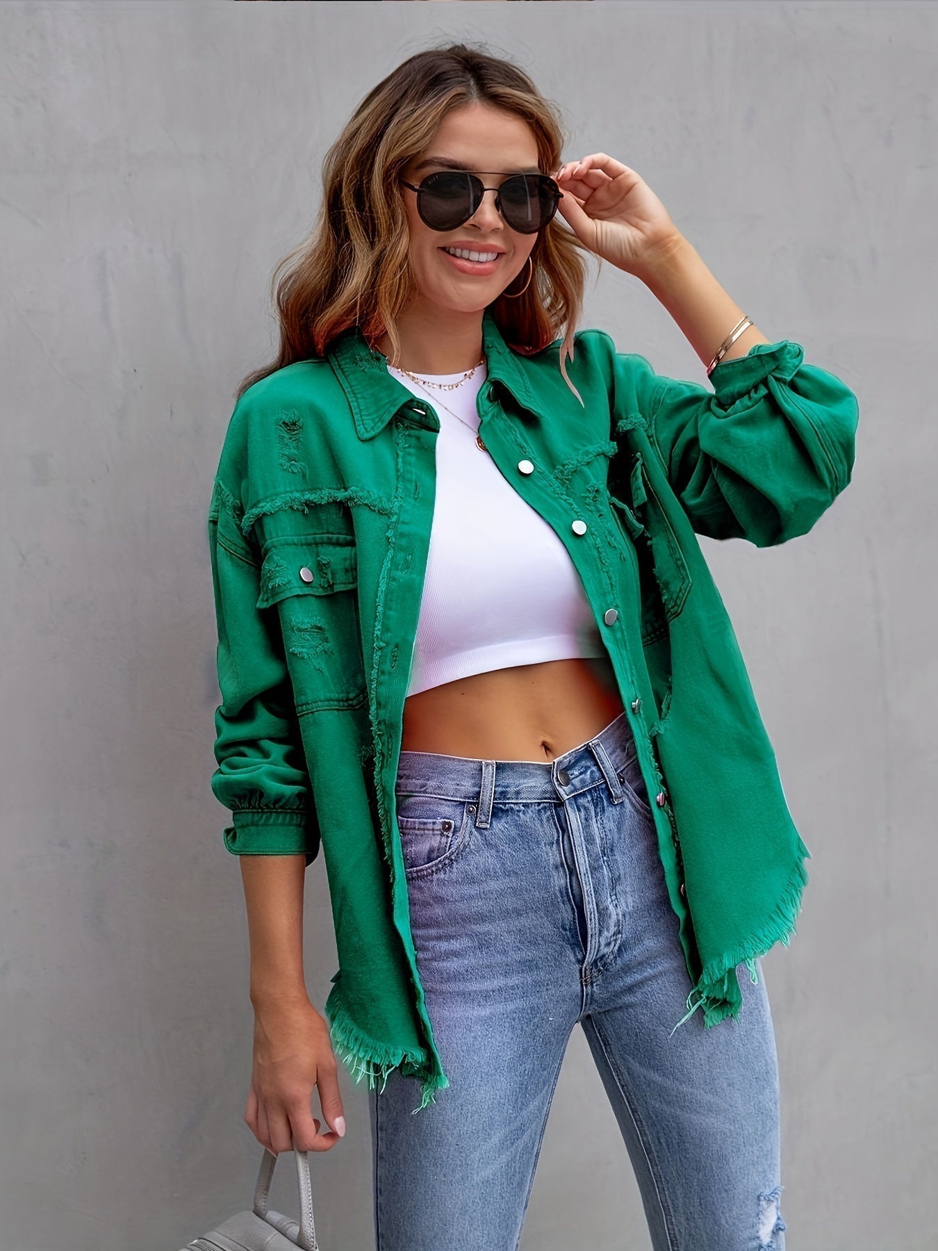 ModeGeist | Zerrissene Denimjacke in Übergröße