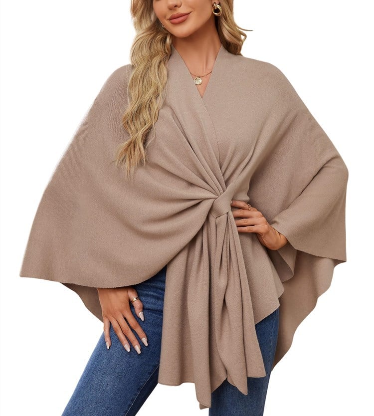 Eleganter, asymmetrischer ANA Poncho