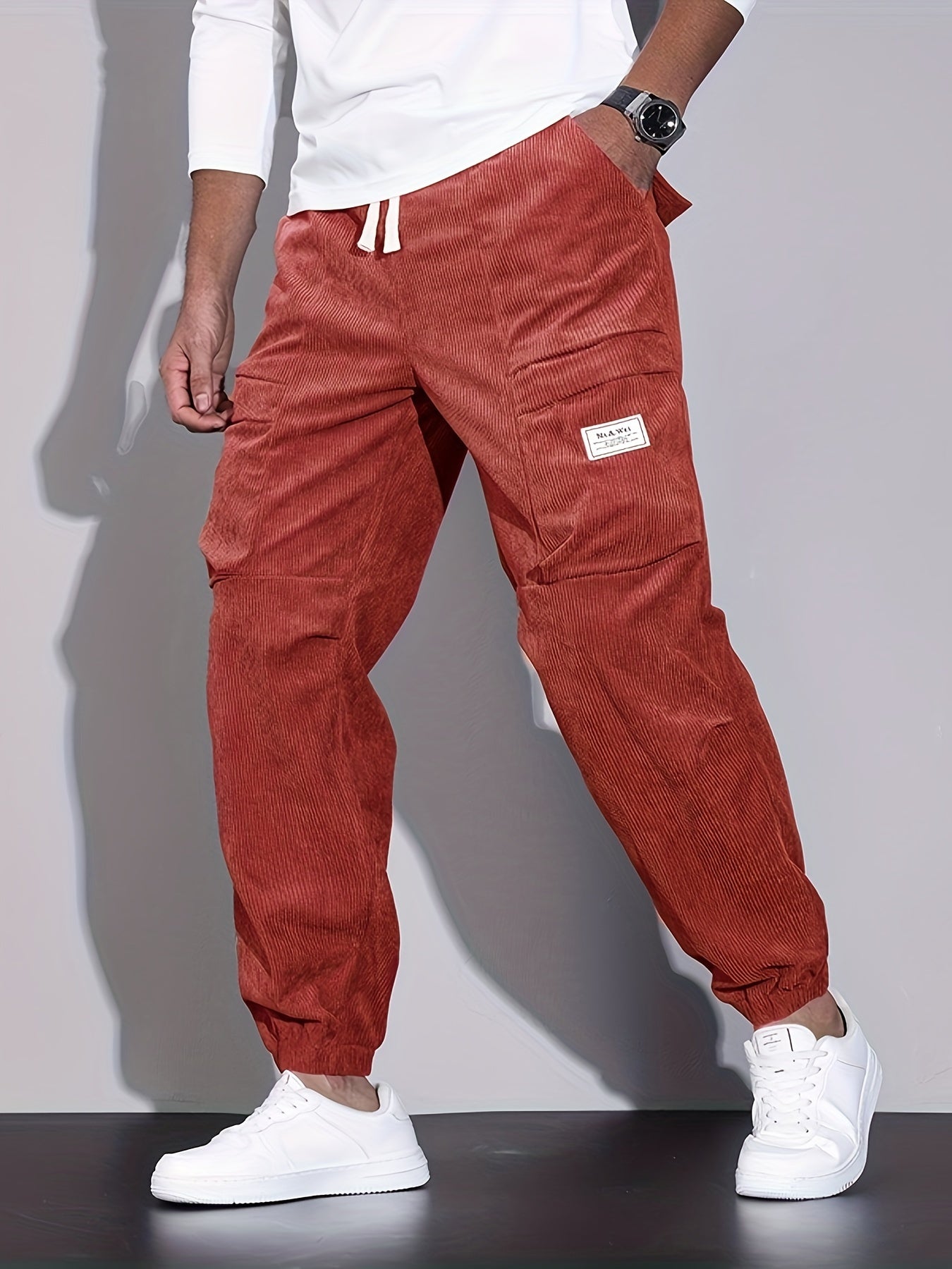 Cordhose in Kaffeefarbe - Leo-Muster