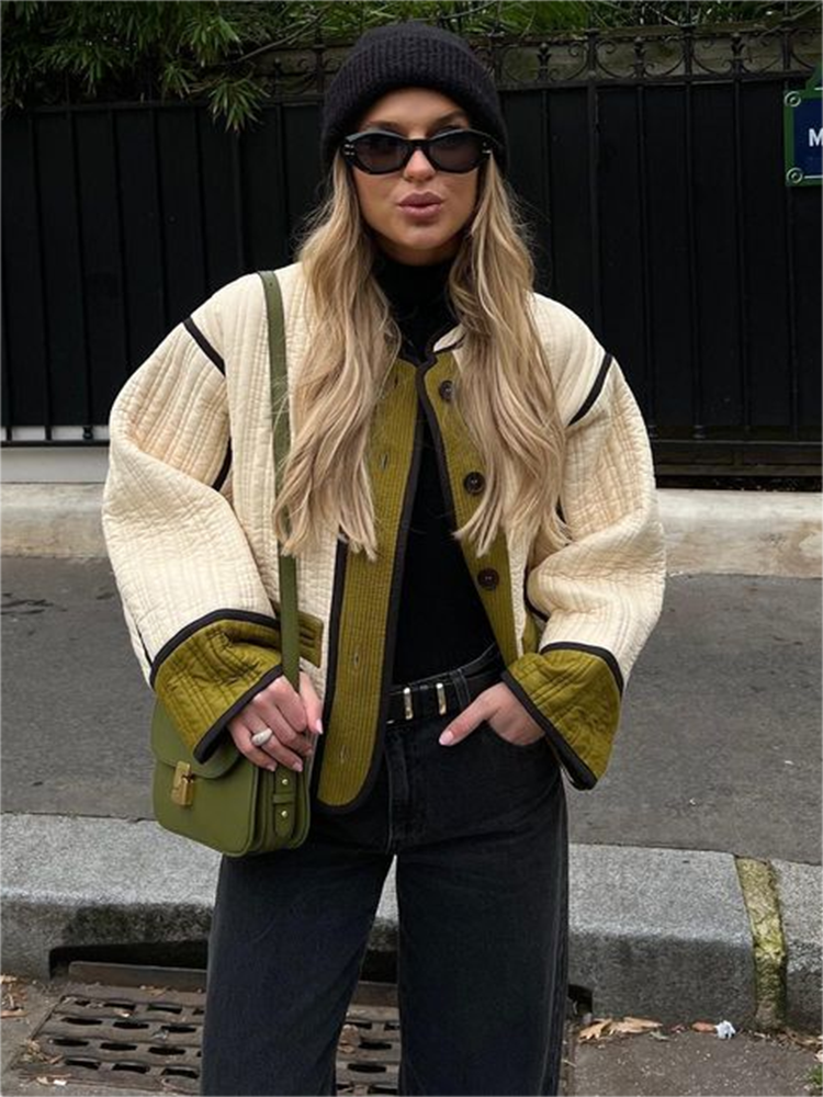 ModeGeist | Übergangs-Damenjacke mit Knopfdetails