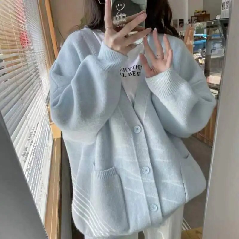 ModeGeist | Elegante Strickjacke mit Knopfleiste
