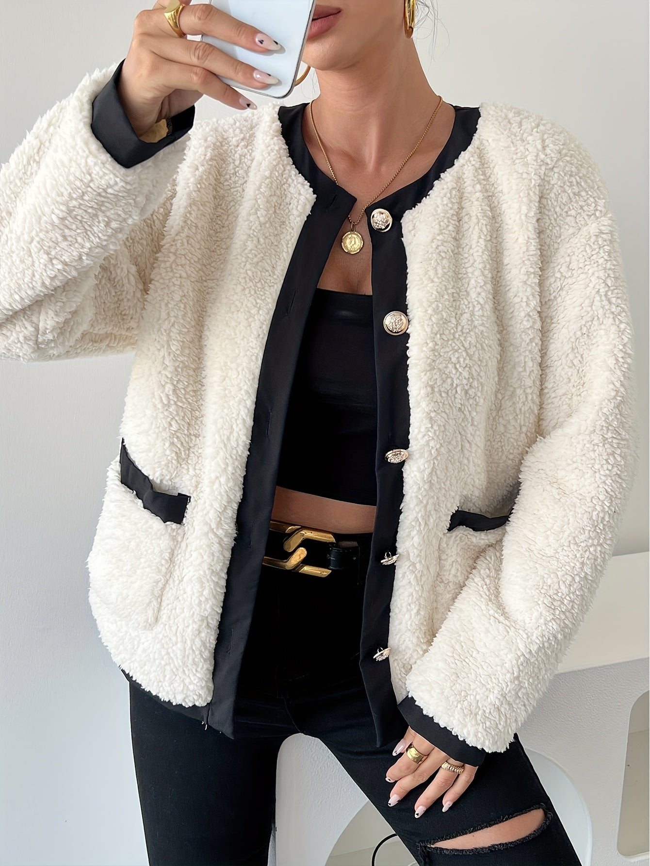 ModeGeist | Kurze Teddyjacke mit Kontrastkanten Polyester Stilvoll und Bequem