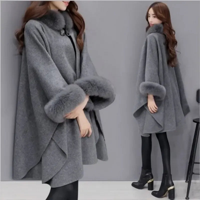 ModeGeist | Cape-Jacke - eleganter Damen-Cape mit Kunstpelz-Besatz