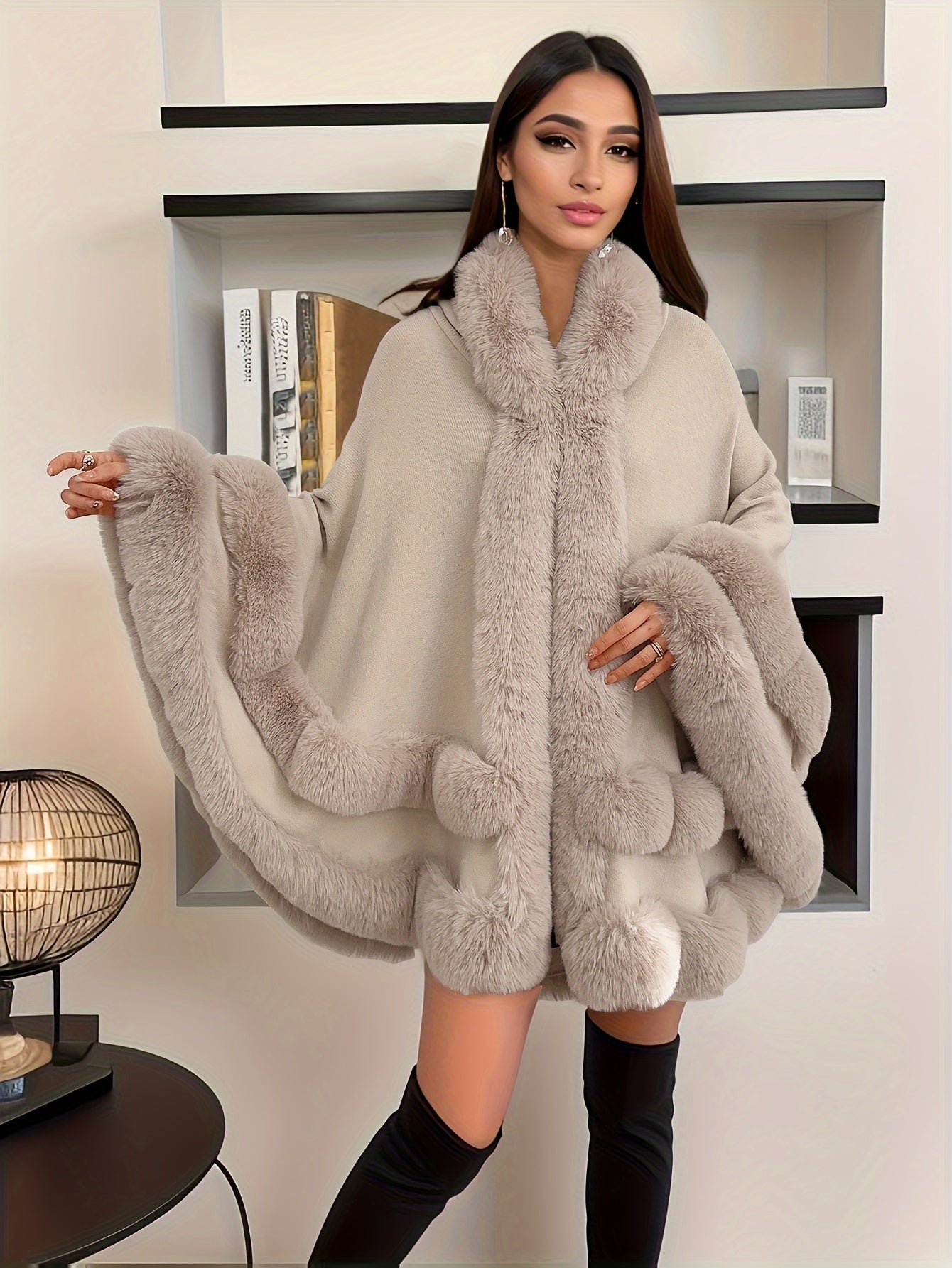 ModeGeist | Oversized Furry Cape Jacke für Frauen