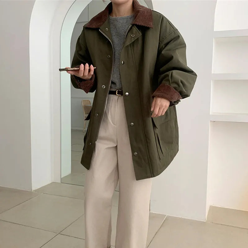 ModeGeist | im Vintage-Stil mit Umlegekragen und großen Taschen