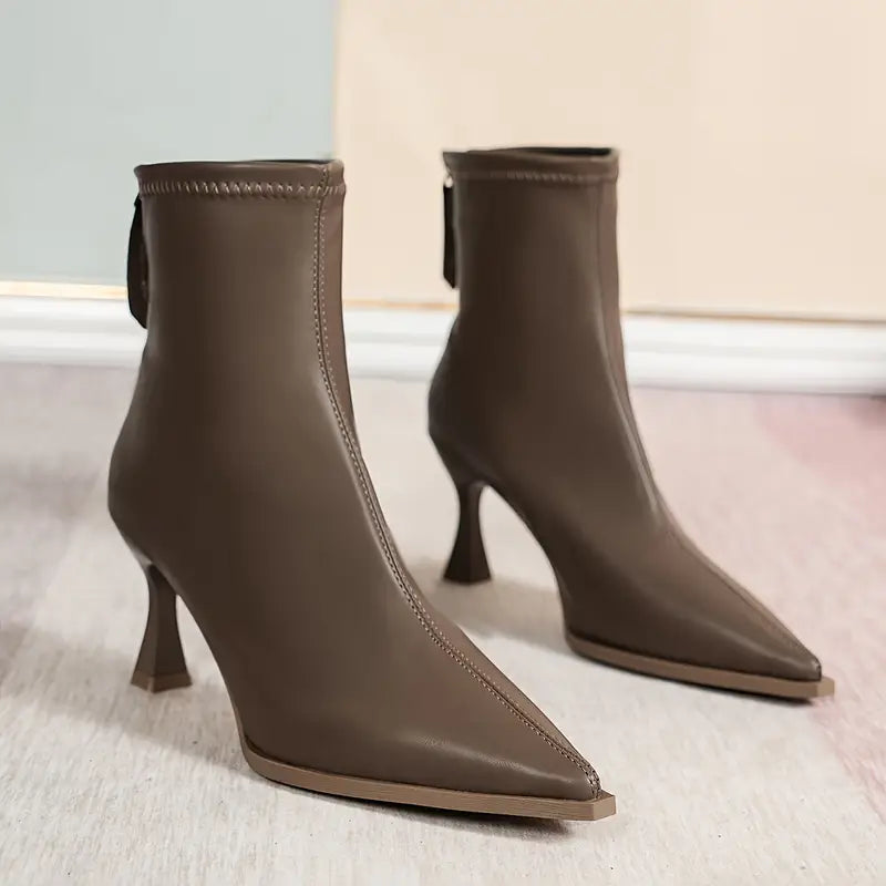 MODEGEIST Damen Kitten-Heel Stiefeletten Elegent Spitz Schwarz