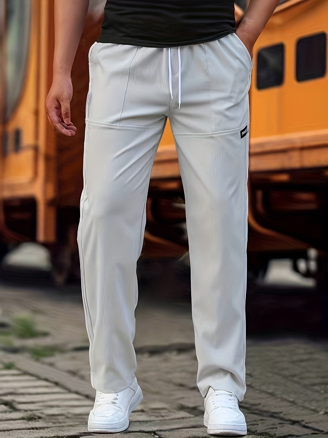 Herrenhose mit Kordelzug im sportlichen Schnitt