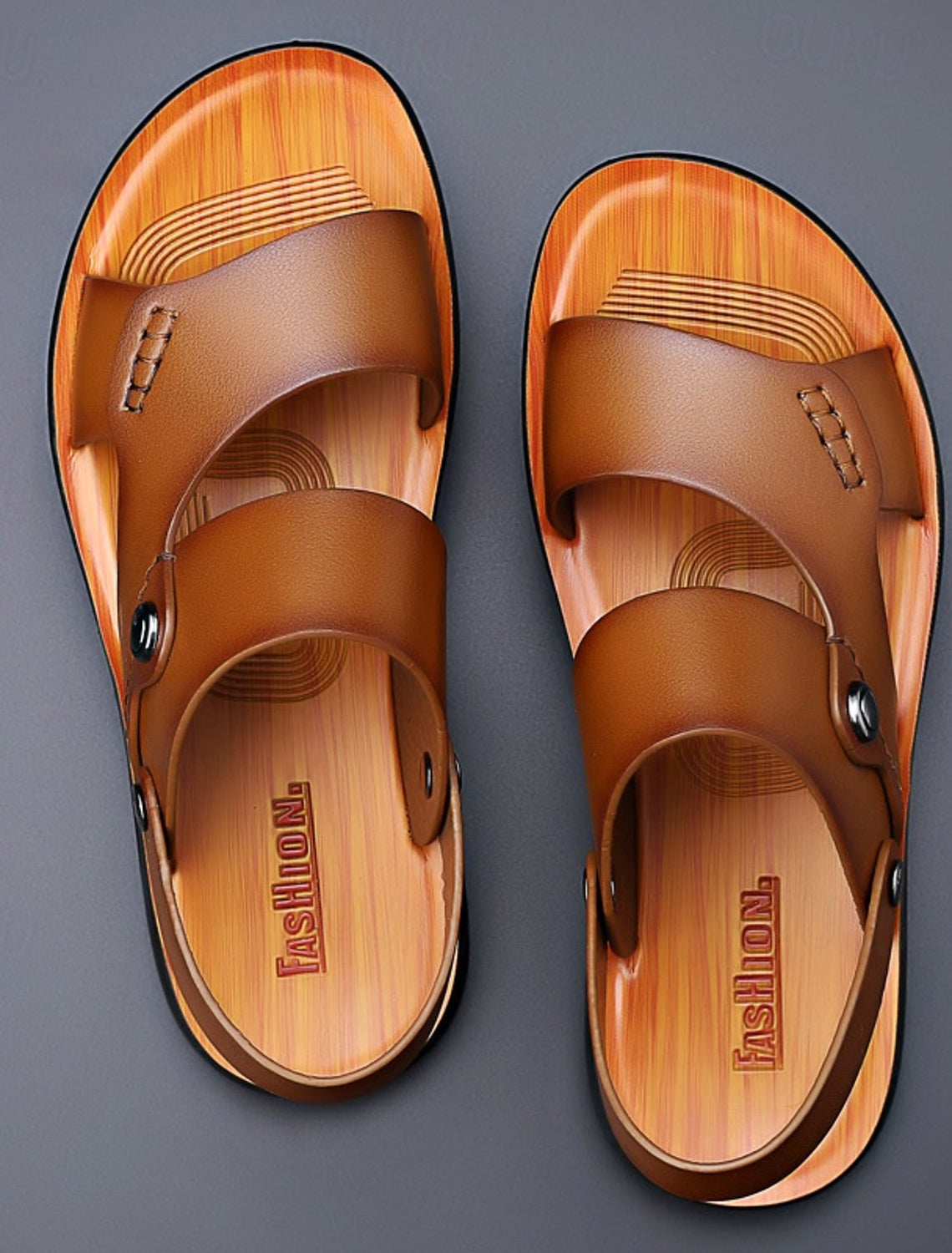 Komfortable Flip-Flops und Sommersandalen aus Kunstleder – Maximilio