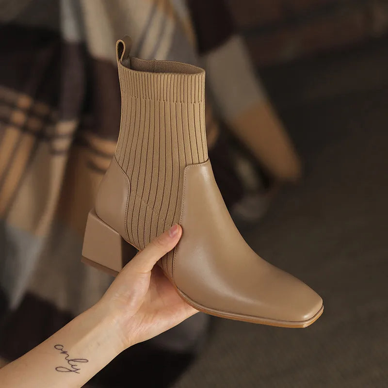 ModeGeist | Stiefel mit Quadratischer Zehenpartie und Elastischen Stricksocken