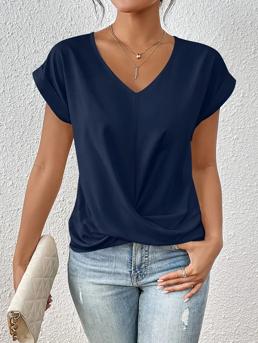 CLEO: Lockeres T-Shirt mit Herz-Ausschnitt
