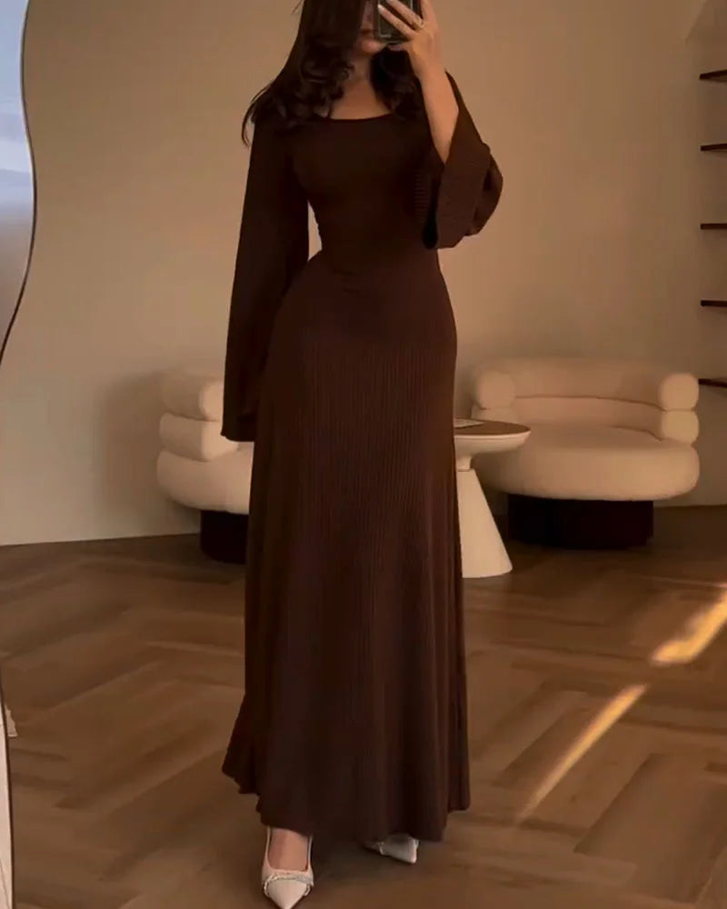 Langärmliges, elegantes Kleid von Deina