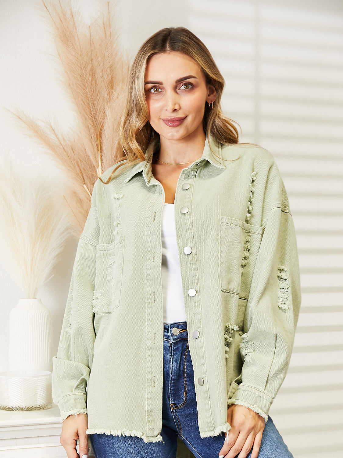 ModeGeist | Zerrissene Rohsaum-Denimjacke
