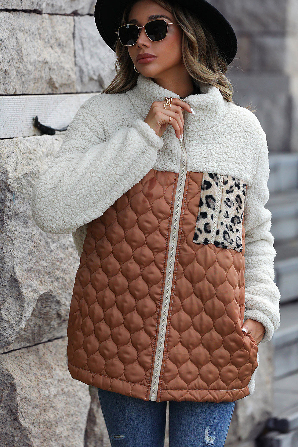 ModeGeist | Sherpa-Jacke mit Stehkragen und Reißverschluss mit Leopardenmuster