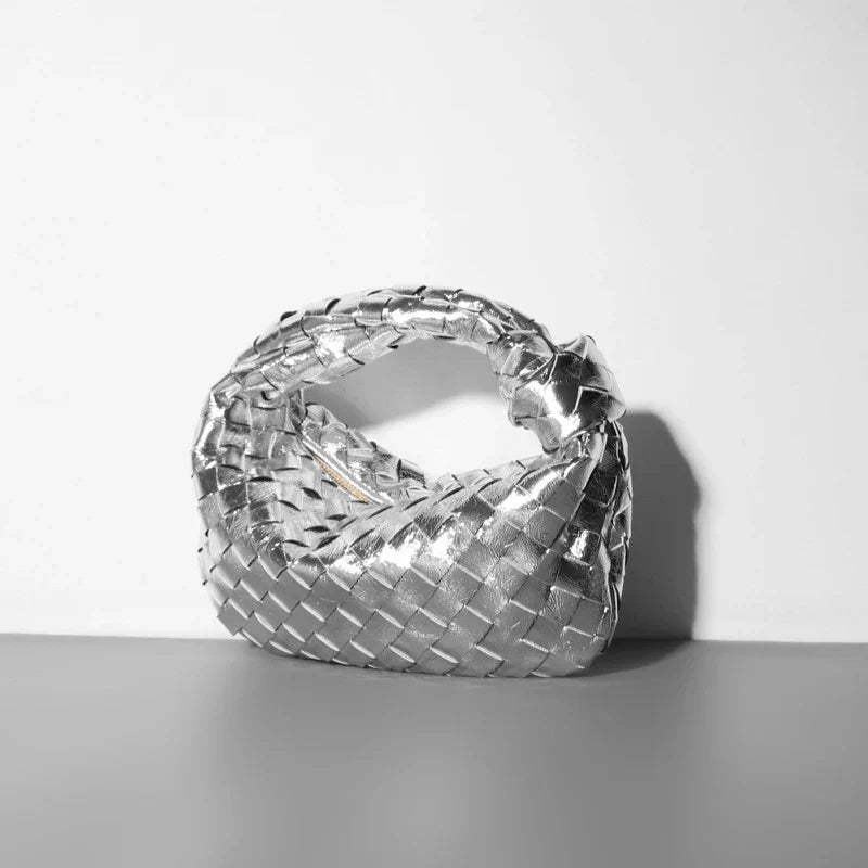 ModeGeist | Luxuriöse Geflochtene Handtasche in Metallic