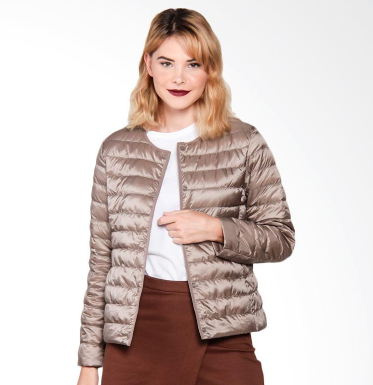 ModeGeist | Elegance Essential" kragenlose kompakte Daunenjacke