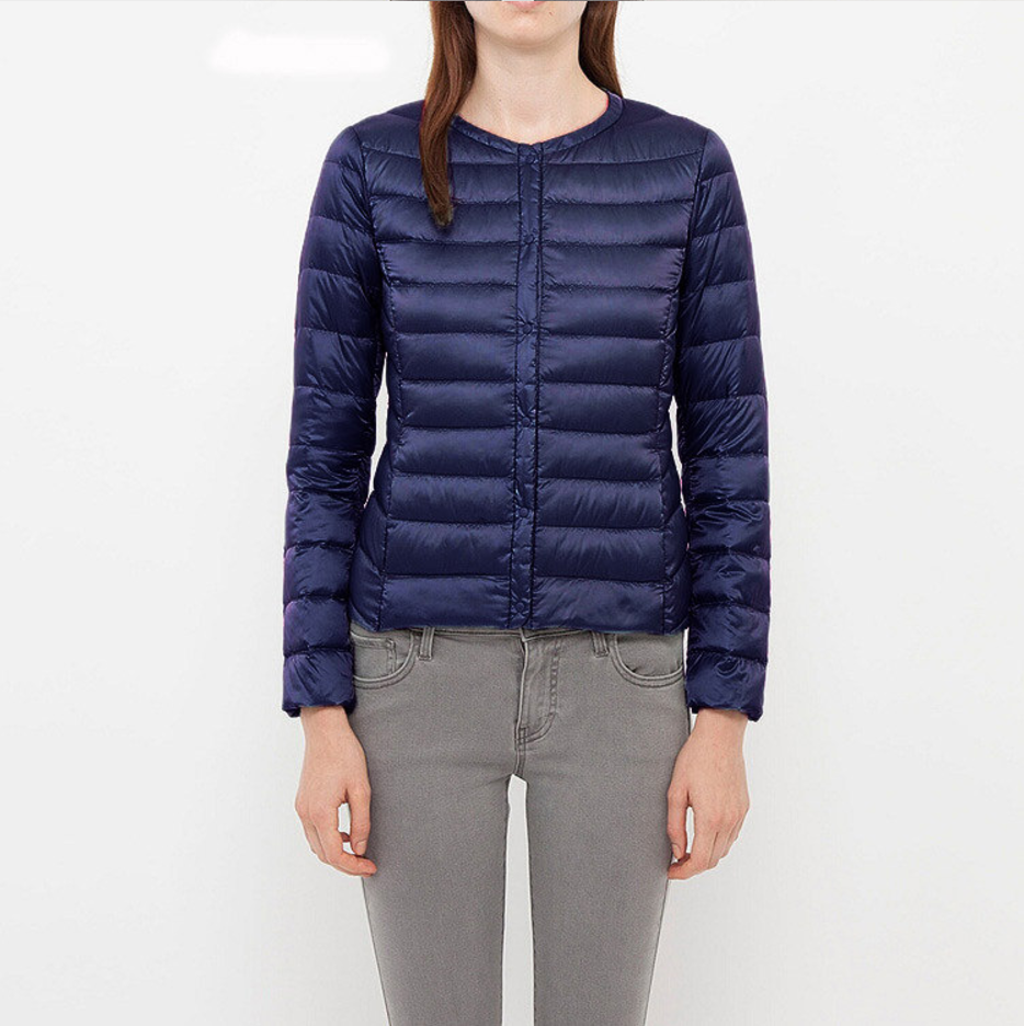 ModeGeist | Elegance Essential" kragenlose kompakte Daunenjacke