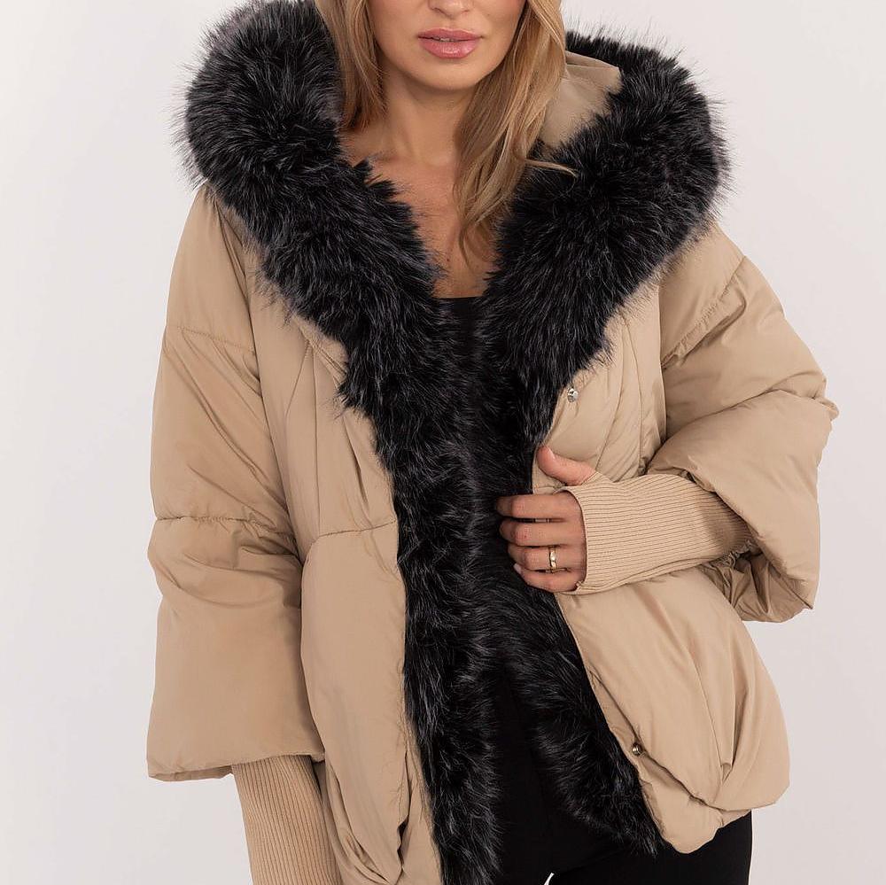 ModeGeist | Gefütterte Jacke Kapuze mit Pelzrand Warm und Stilvoll